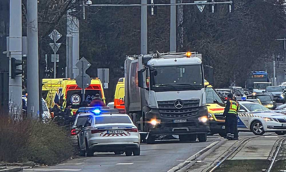 Halálra gázolt egy kukásautó egy embert Budapesten, a baleset miatt a tömegközlekedés is leállt a környéken