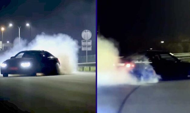 Illegális gyorsulási verseny és driftelés a gödi Samsung akkugyár mellett, a rendőrség már rajta van az ügyön, az elkövetők autóit akár el is kobozhatják