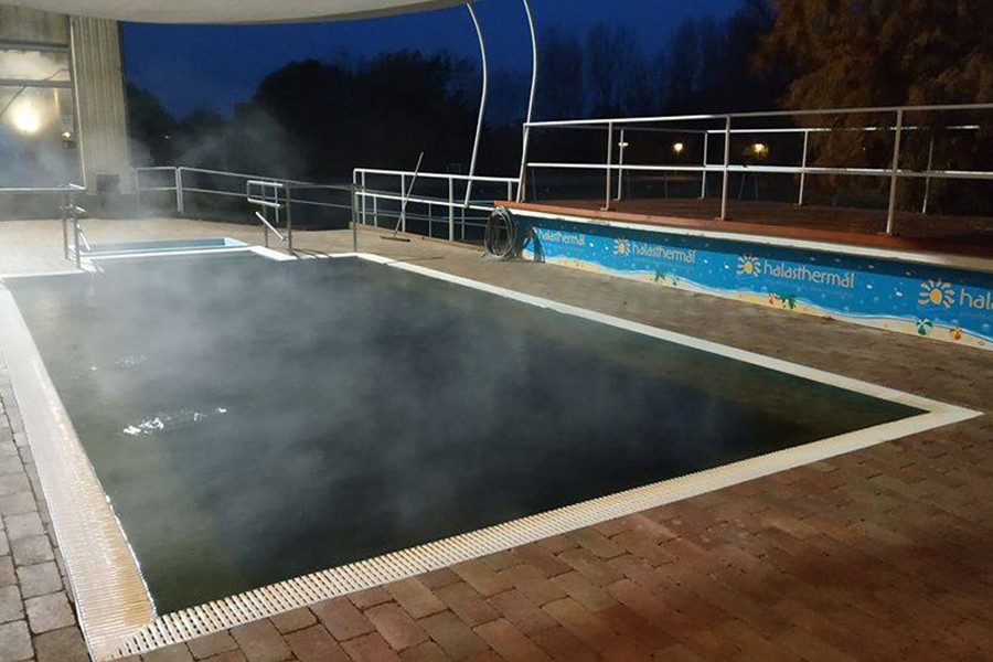 Rendkívüli haláleset a kiskunhalasi gyógyfürdőben: rosszul lett és meghalt egy 57 éves vendég