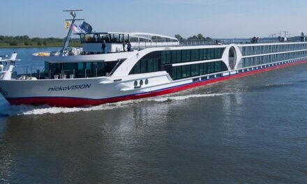 Zátonyra futott egy kirándulóhajó a Dunán, az utasok a bajba jutott hajón szilvesztereztek