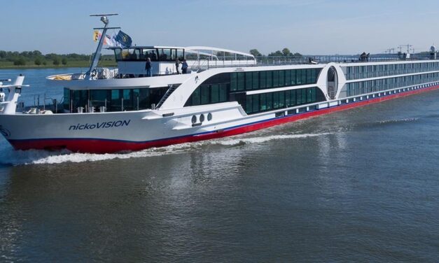 Zátonyra futott egy kirándulóhajó a Dunán, az utasok a bajba jutott hajón szilvesztereztek