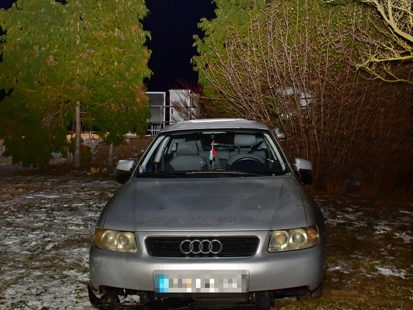 Egy ötéves kisfiúval együtt loptak el egy autót Szombathelyen, a tolvajok útközben kirakták a gyereket a járműből