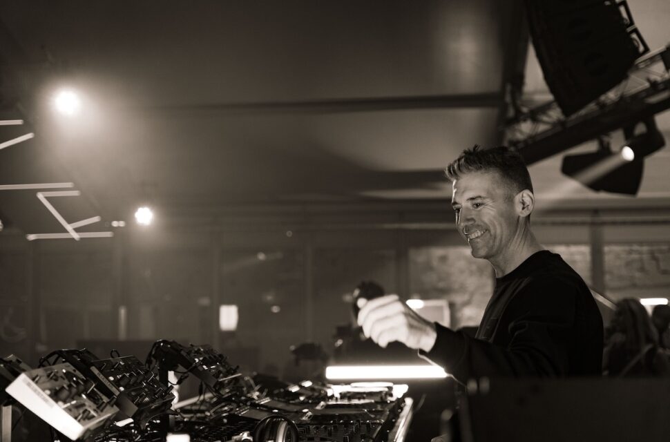 Két ikonikus alakját gyászolja a hazai zenei világ: 32 éves korában meghalt az ismert rádiós, 48 éves korában pedig elhunyt az ismert DJ