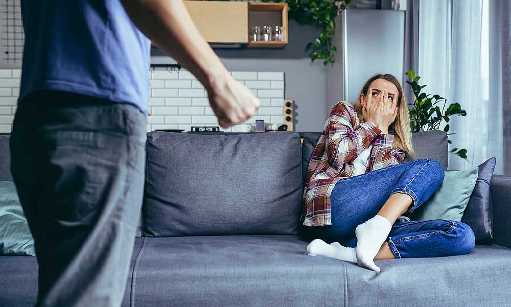 Így védd meg magad, ha a randiból rémálom lesz és a lakásban rád támad a kedvesnek látszó férfi