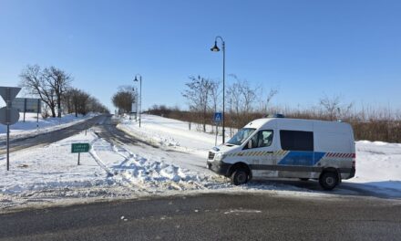 Hóátfuvások miatt több utat is lezárt a rendőrség Fejér megyében