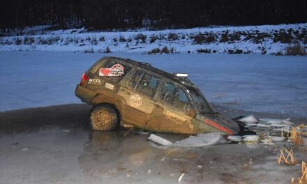 Autóval ment a befagyott tóra a bonyhádi férfi aztán meglepődött, hogy beszakadt alatta a jég