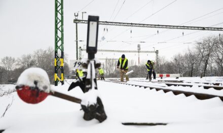 MÁV: jelentős késésekre, kimaradó járatokra és rövidített útvonalakra számíthatnak csütörtökön a vonattal utazók