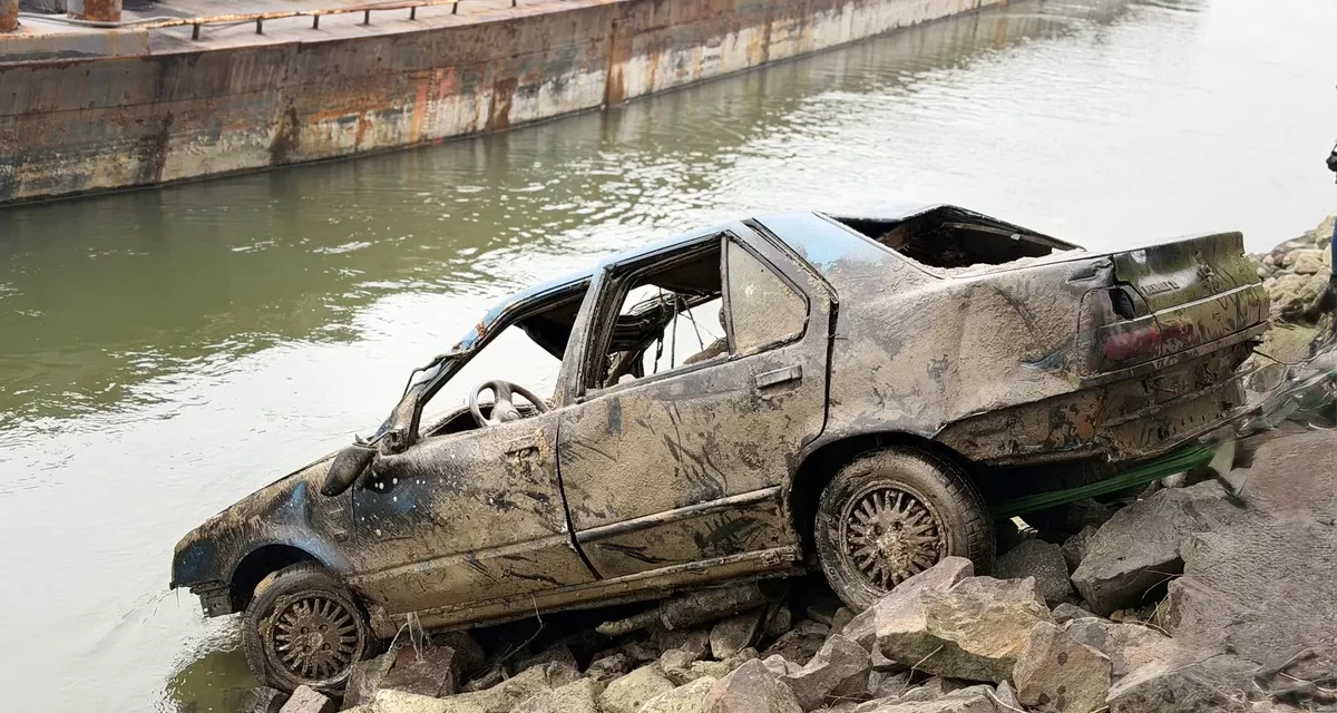 A Duna fenekén találták meg a 11 éve eltűnt férfi holttestét, autójával együtt húzták ki a partra