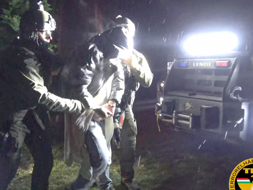 Balatonszepezdi rémálom: a TEK kommandósai fogták el az ismert fogorvost, aki bedrogozva akarta megölni szomszédját – videó a cikkben