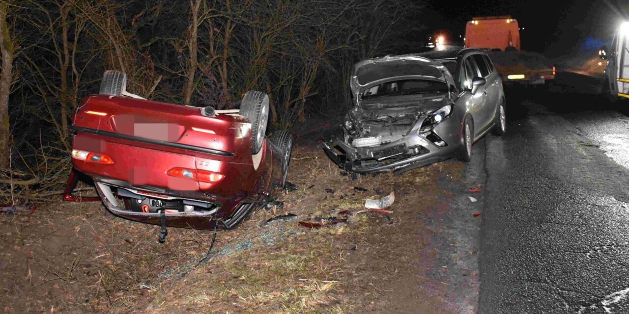 Autómentőre vártak, amikor elütötte őket egy másik autó: az egyik sérült lábai lebénultak