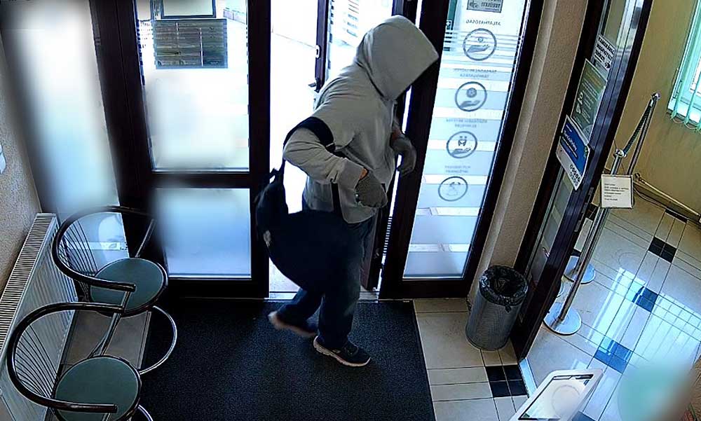 Bankrablás az agglomerációban – „Tegye a pénzt az asztalra!” – felfordulás a Pilisvörösvár melletti bankfiókban