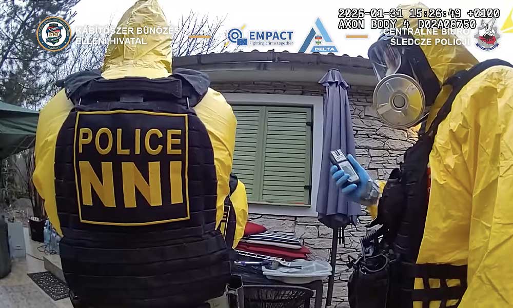 Vegyvédelmi ruhában csaptak le a nyomozók egy droglaborra Budakeszin – videó az akcióról