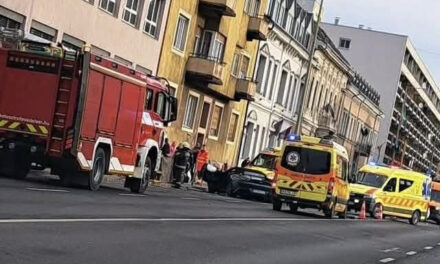 Buszmegállóba csapódott, majd halálra gázolt egy idős asszonyt Győrben a luxus sportautót vezető férfi
