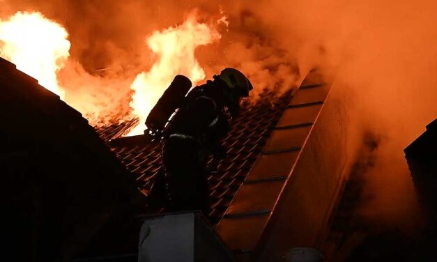 Három holttestet találtak a kiégett budakeszi munkásszállón, megrázó helyszíni videó a cikkben