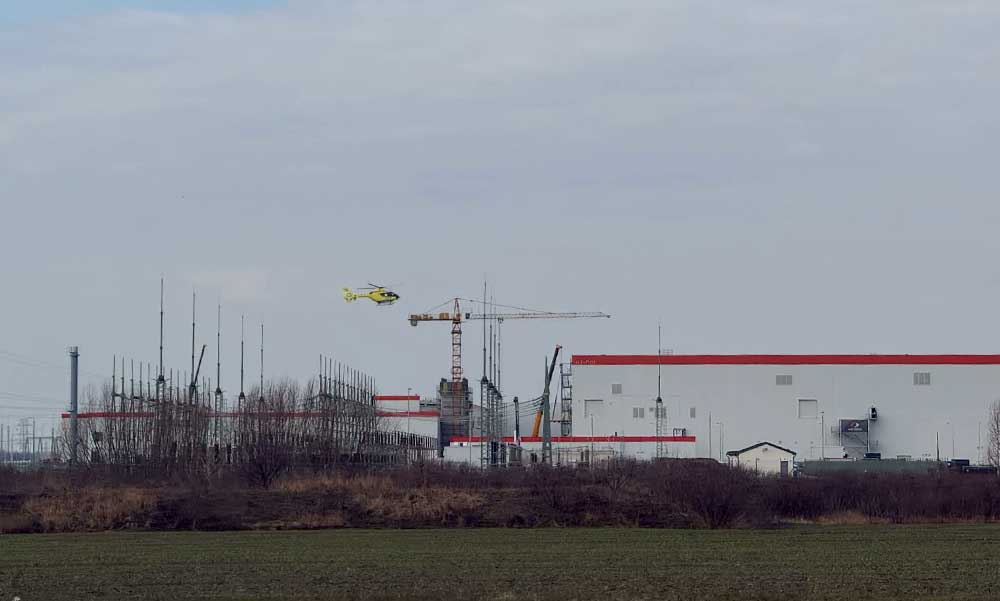 Újabb munkahelyi baleset a debreceni akkumulátorgyárban: 6 méter magasból zuhant le egy vendégmunkás, pár hete hasonló eset történt ugyanitt