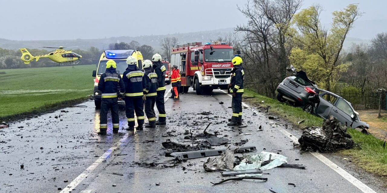 Halálos baleset Pécs környékén: egy 60 éves férfi holttestét emelték ki a roncsok közül