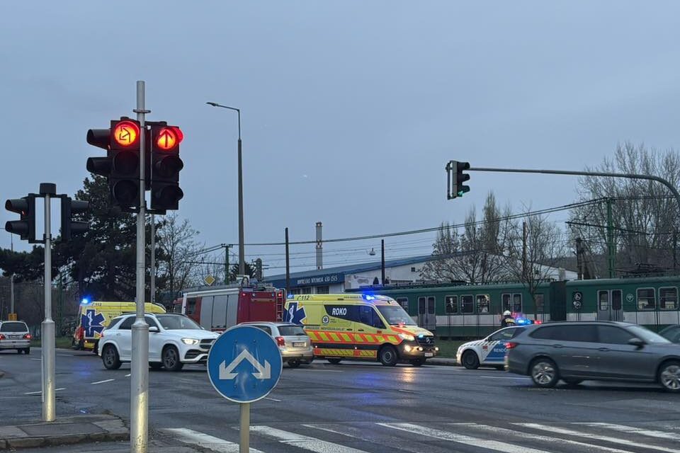 Elgázolt egy kamaszfiút a HÉV Budapesten, a 14 éves fiú mobilját nyomkodta: küzdenek az életéért