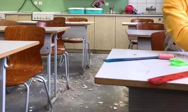 Kémiaórán felrobbant egy kémcső a nagykátai iskolában, egy diák súlyosan megégett: az órát a tesitanár tartotta