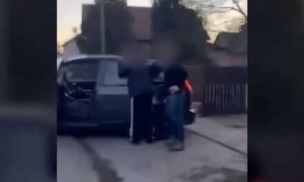 Rejtett kamerán keresztül kukkolta az M4 pihenőjének mosdójából a nőket, a férfi elfogásáról készült videó a cikkben