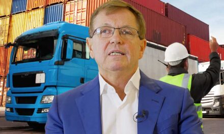 Menekülnek Matolcsyék: hetek óta Dubajba szállítattják a luxusautóikat és a milliárdok érő ingóságaikat