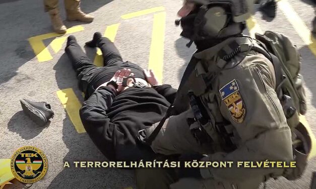 Rajtaütés a MOL-kúton: videón, ahogyan a TEK kommandósai lekapcsolják a milliárdokat szállító járművet