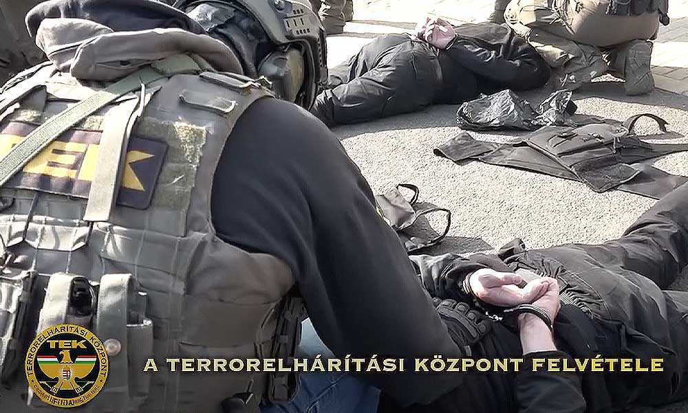 Gyanúsítottként hallgatták ki a TEK volt vezetőjét, aki személyesen irányította az aranykonvoj elfogását, parancsára 9 órán keresztül tartották bilincsben a pénzszállítókat