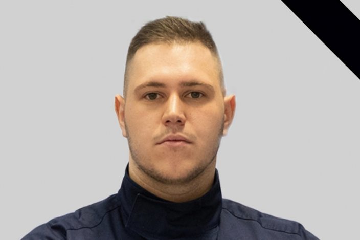 „Odalett egy fiatal élet, egy álom” – az egész ország a 22 éves rendőrt gyászolja, Zalavári Bálintot szolgálat közben gázolták el