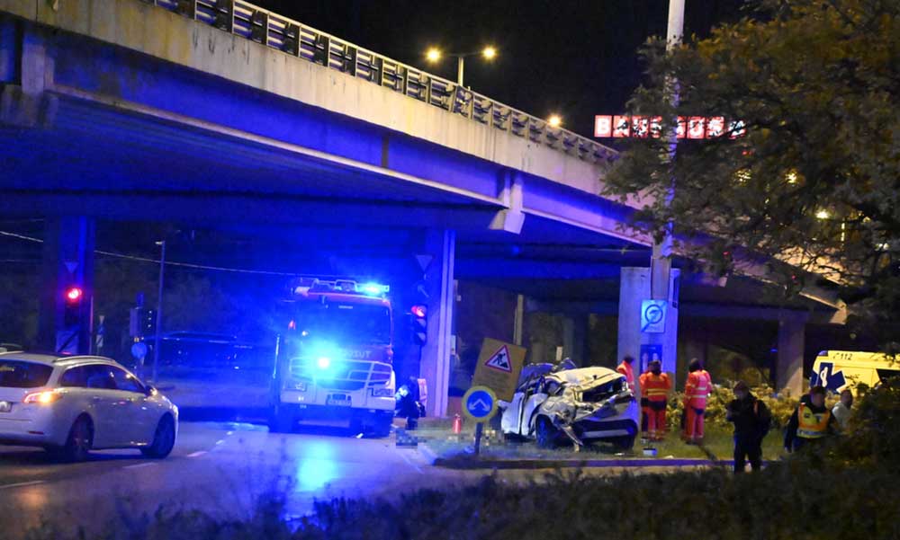 Videón, ahogyan a luxus sportkocsi a mélybe löki a Toyotát a budapesti horrorbalesetben