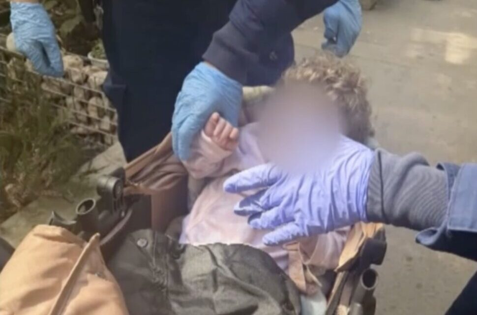 „A földön aludt, és mellette egy vödörbe ürítettek”- fekálival és vizelettel teli vödör mellett élt a 11 éves kislány, akire állatmentők találtak rá egy budapesti lakásban