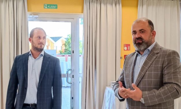 Házi őrizetbe került Halásztelek polgármestere, akinek édesanyját munkavégzés nélkül foglalkoztatta Bóna Zoltán, fideszes képviselő