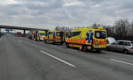 Tragédia az M0-áson: halálra gázolta a nagymamát és kisunokáját egy teherautó, börtönre ítélték a sofőrt