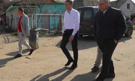 Közpénzből vásárolt Penny-kártyát osztogattak Kerepesen a Fideszre szavazóknak, a polgármester feljelentést tett