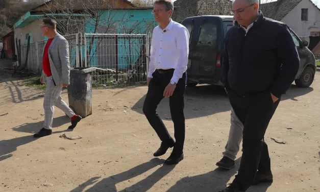 Közpénzből vásárolt Penny-kártyát osztogattak Kerepesen a Fideszre szavazóknak, a polgármester feljelentést tett