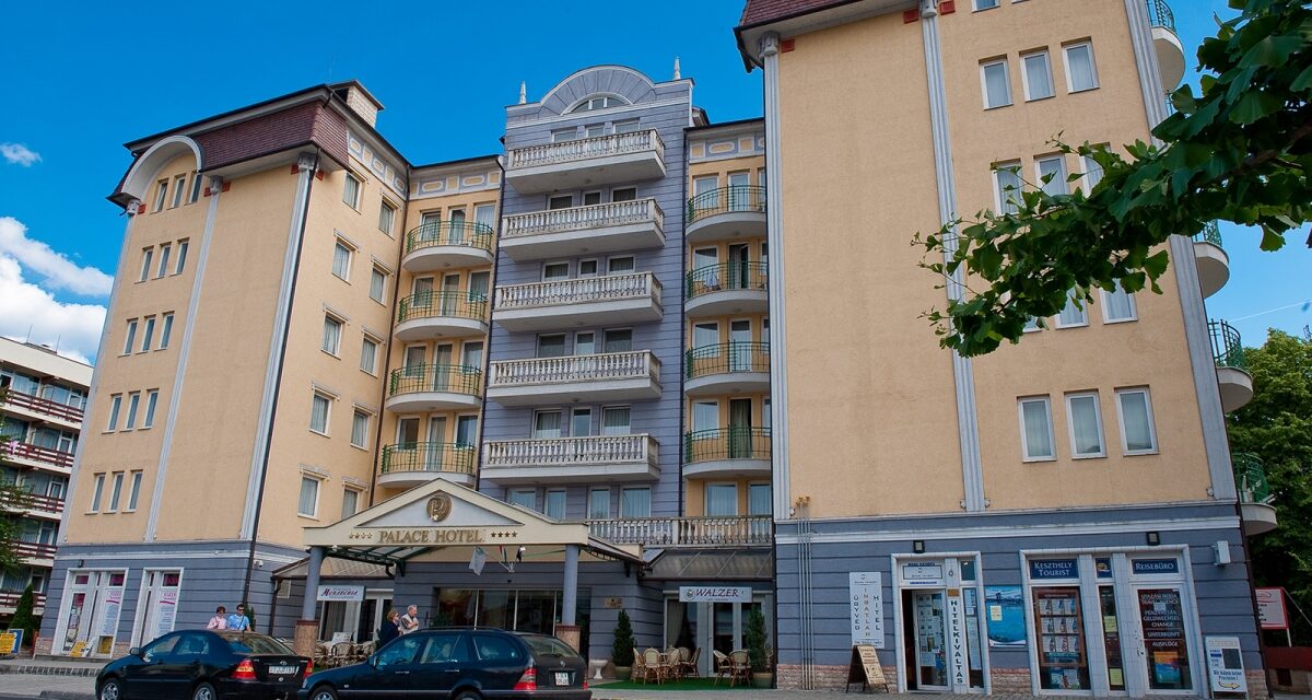 Kigyulladt egy szálloda Hévízen, 250 ember vendég hagyta el az épületet