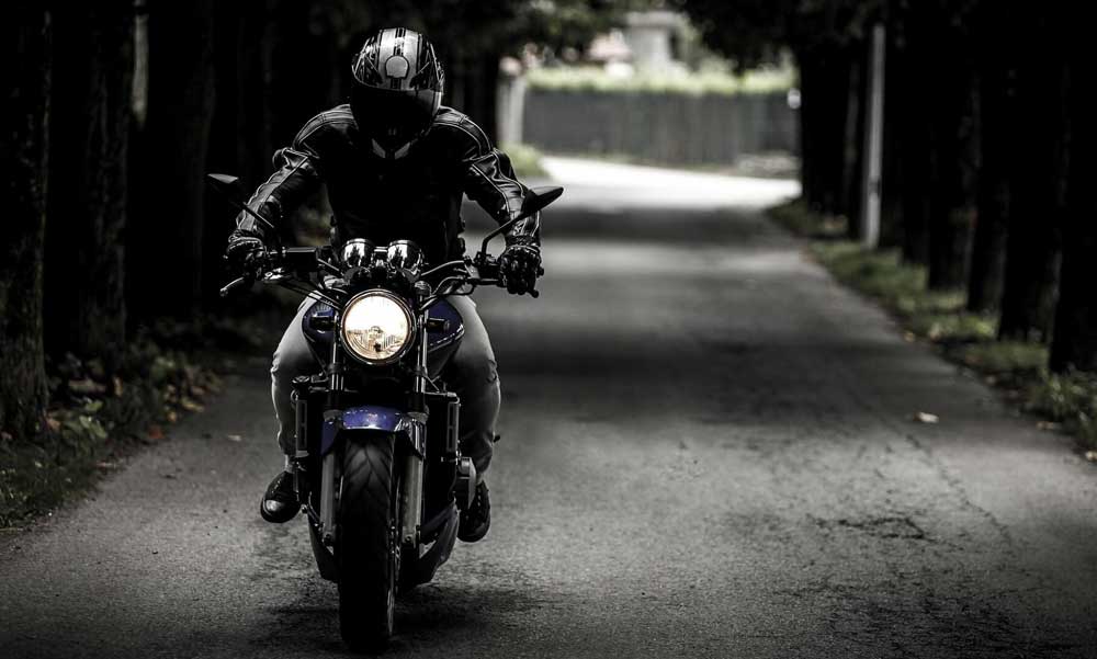 Milyen ruhát vegyünk fel motorozáshoz?