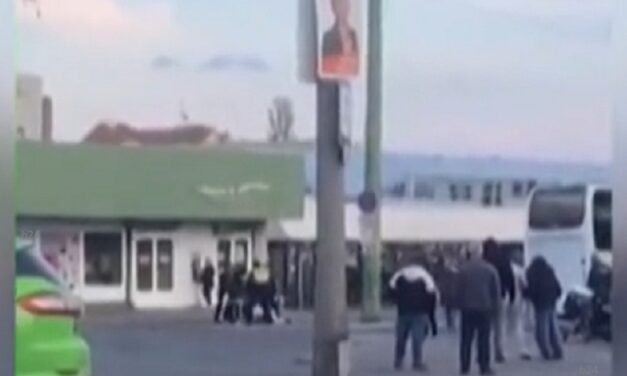 Tömegverekedés Miskolcon: ütötték-verték egymást az emberek – videó a cikkben