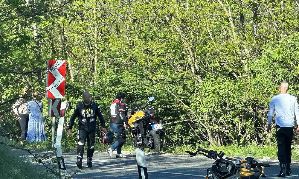 Erdőbe repült a motoros a bajnai szerpentinen: Drámai pillanatok a hírhedt kanyarvadászaton – Helyszíni fotók