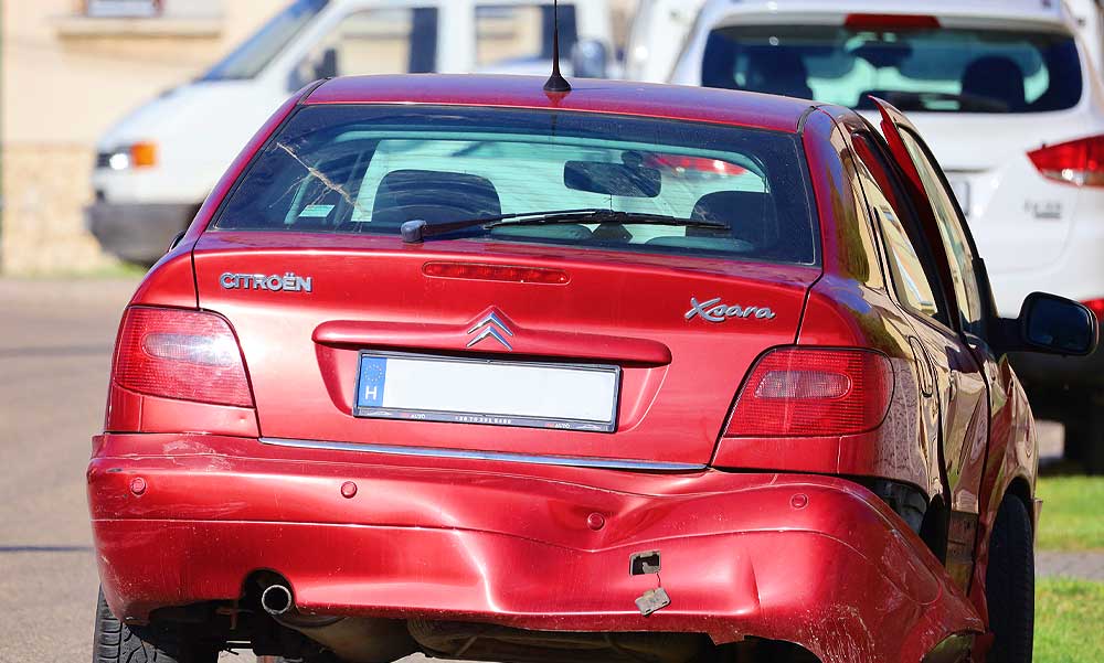 BMW és Citroen csattant az elátkozott pápai kereszteződésben – autómentőre is szükség volt, de mi a baj ezzel a helyszínnel?