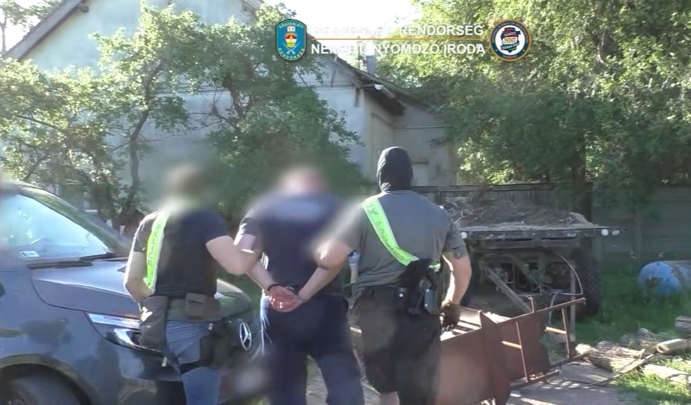Torkon rúgott és fojtogatott egy kisfiút egy nevelő – letartóztatták a csanádpalotai gyermekotthon felügyelőjét