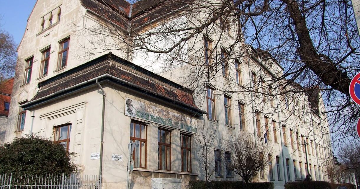 Botrány a fővárosi egyházi iskolában: különleges „szolgáltatásért” cserében matekérettségi tételeket ígért a diáklányoknak a tanár
