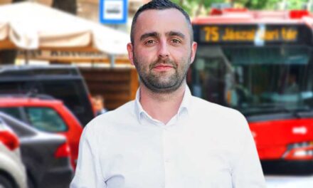 Brutálisan megverték a 24.hu főszerkesztőjét az egyik budapesti trolimegállóban – elmegyógyintézetbe került a támadó