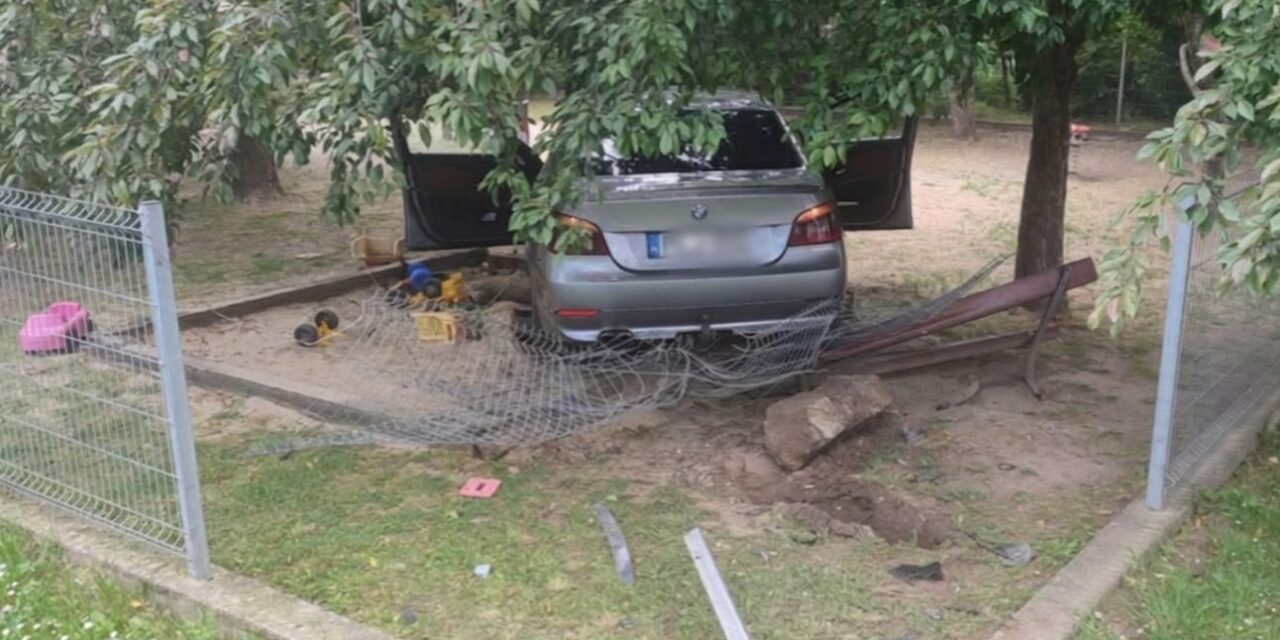 Hajszálon múlott a gyerekek élete: homokozóba hajtott egy ámokfutó BMW-s Dányon