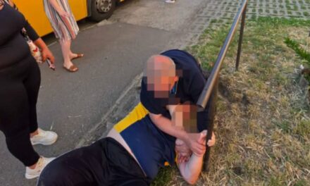Balhé a ceglédi buszon: egy utas nekiesett a sofőrnek, ütötte-verte a vezetőt