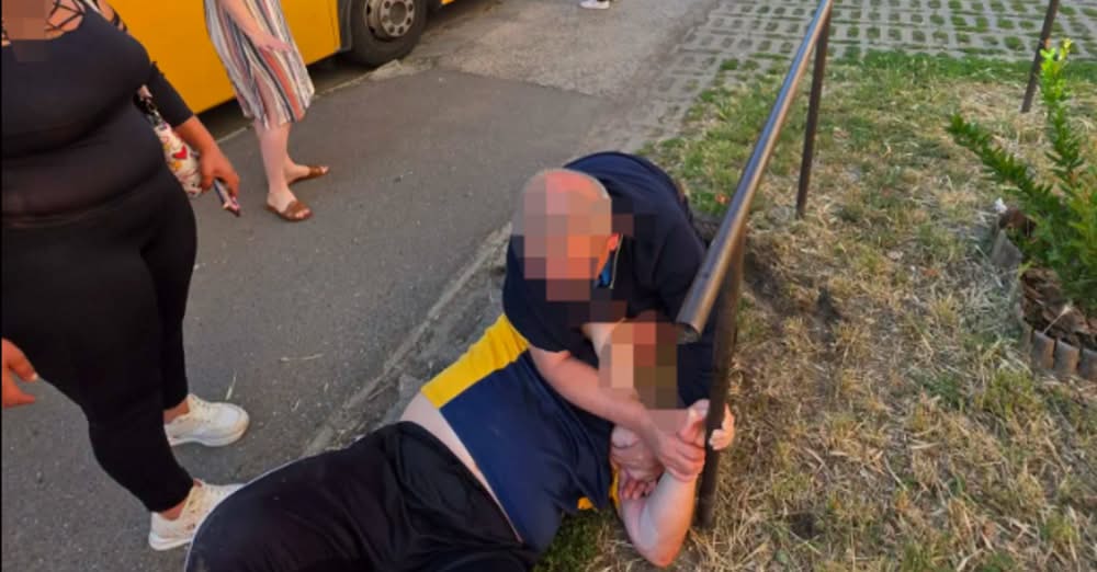 Balhé a ceglédi buszon: egy utas nekiesett a sofőrnek, ütötte-verte a vezetőt