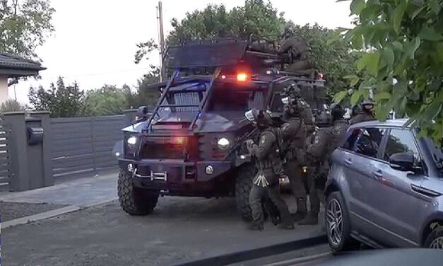 Sokkoló részletek: TEK-esek csaptak le a Pest megyei kvad- és gépcsatár bandára – videó a cikkben