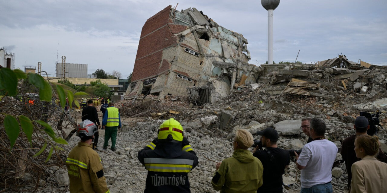 Meghalt a székesfehérvári házomlás sérültje, a férfi fémhulladékot gyűjtött, amikor ráomlott a négyemeletes épület