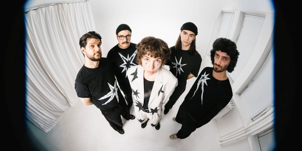 Koncert közben lett rosszul, majd újra kellett éleszteni a Loophia zenekar énekesnőjét