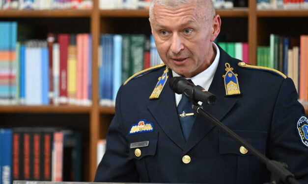 Nagyobb rendőri jelenlétet és kevesebb tömeges bírságot ígér Mecser Tamás, az új országos rendőrkapitány