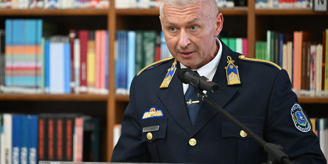 Nagyobb rendőri jelenlétet és kevesebb tömeges bírságot ígér Mecser Tamás, az új országos rendőrkapitány