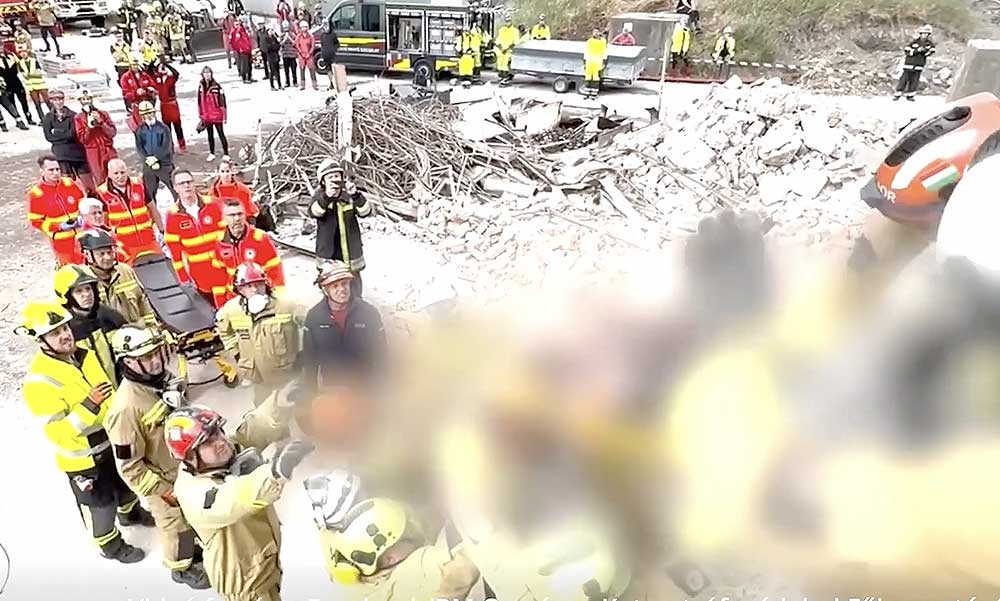 Bravúros mentés: Órákig küzdöttek a romok alatt rekedt ember életéért Székesfehérváron – Videóval
